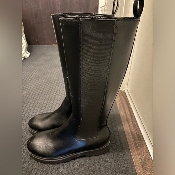 Joe Fresh boots, Size 8 - Picture 2 of 3